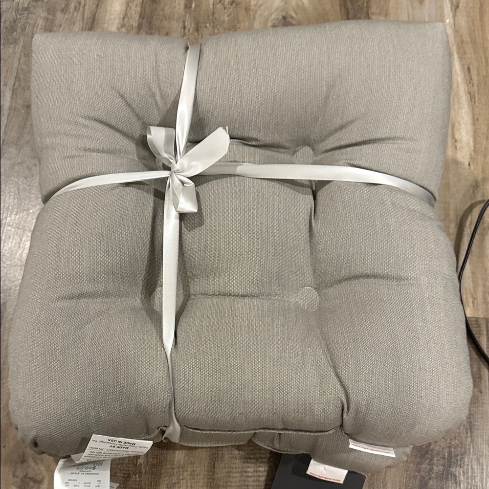NWT subrella by Austin horn classics Gray Seat Cushions set of 2 - Picture 3 of 7